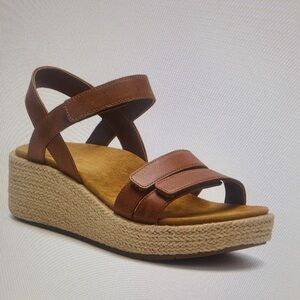 NWT Women’s Abeo Solstice Strap Sandal.  Size 11 Sold at the Walking Co